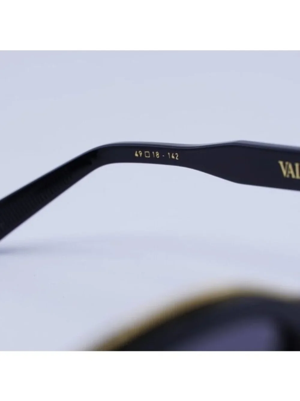 Valentino V-GOLDCUT-II VLS-114A Sunglasses Black/Yellow Gold Cat Eye Frame